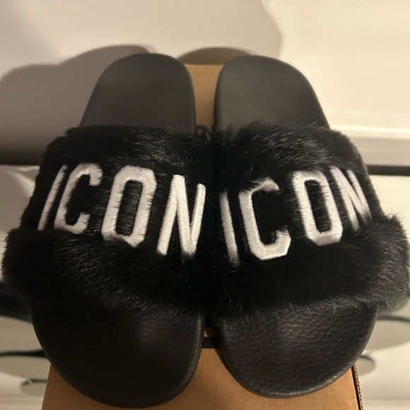 DSQUARED2 ICON SLIDES WITH FUR DETAILS SIZE 41 - Picture 1 of 15